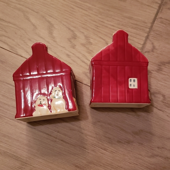 Red barn Salt & Pepper set - Picture 3 of 7